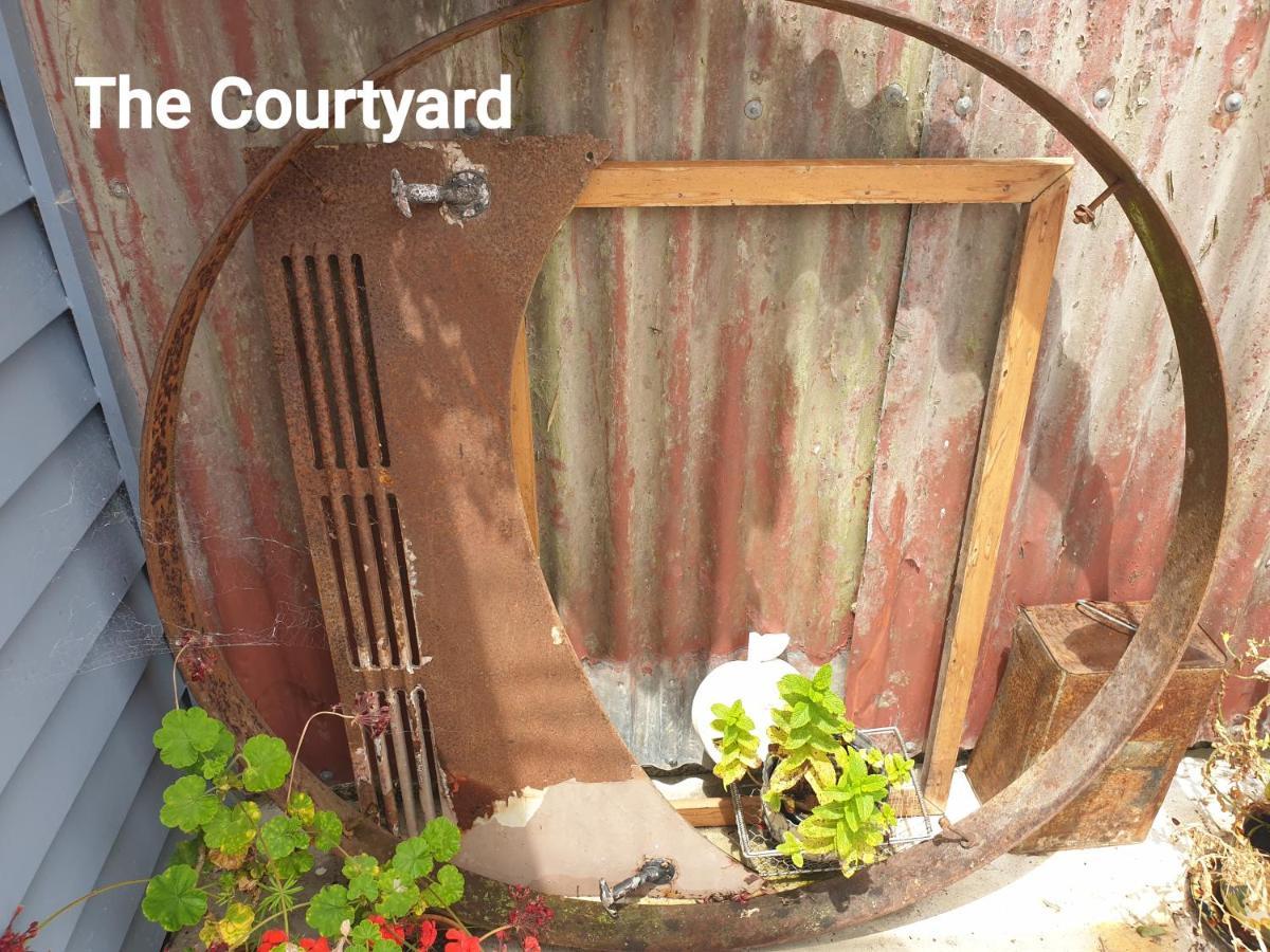 Cabins On Tudor Bed & Breakfast 모투에카 외부 사진