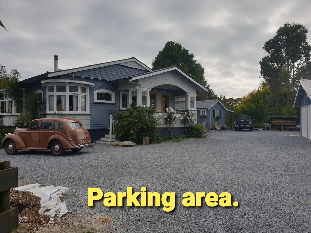 Cabins On Tudor Bed & Breakfast 모투에카 외부 사진