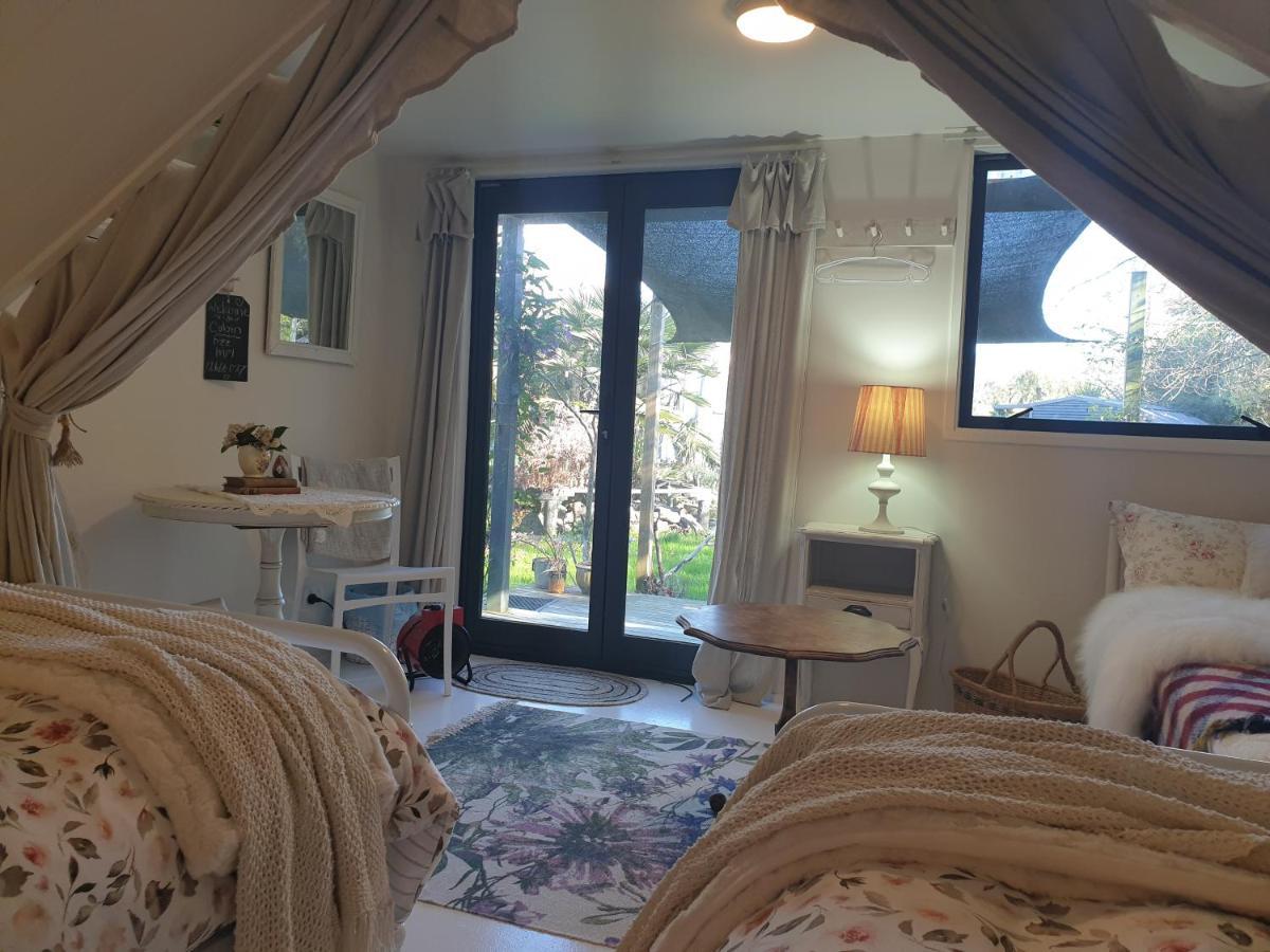 Cabins On Tudor Bed & Breakfast 모투에카 외부 사진