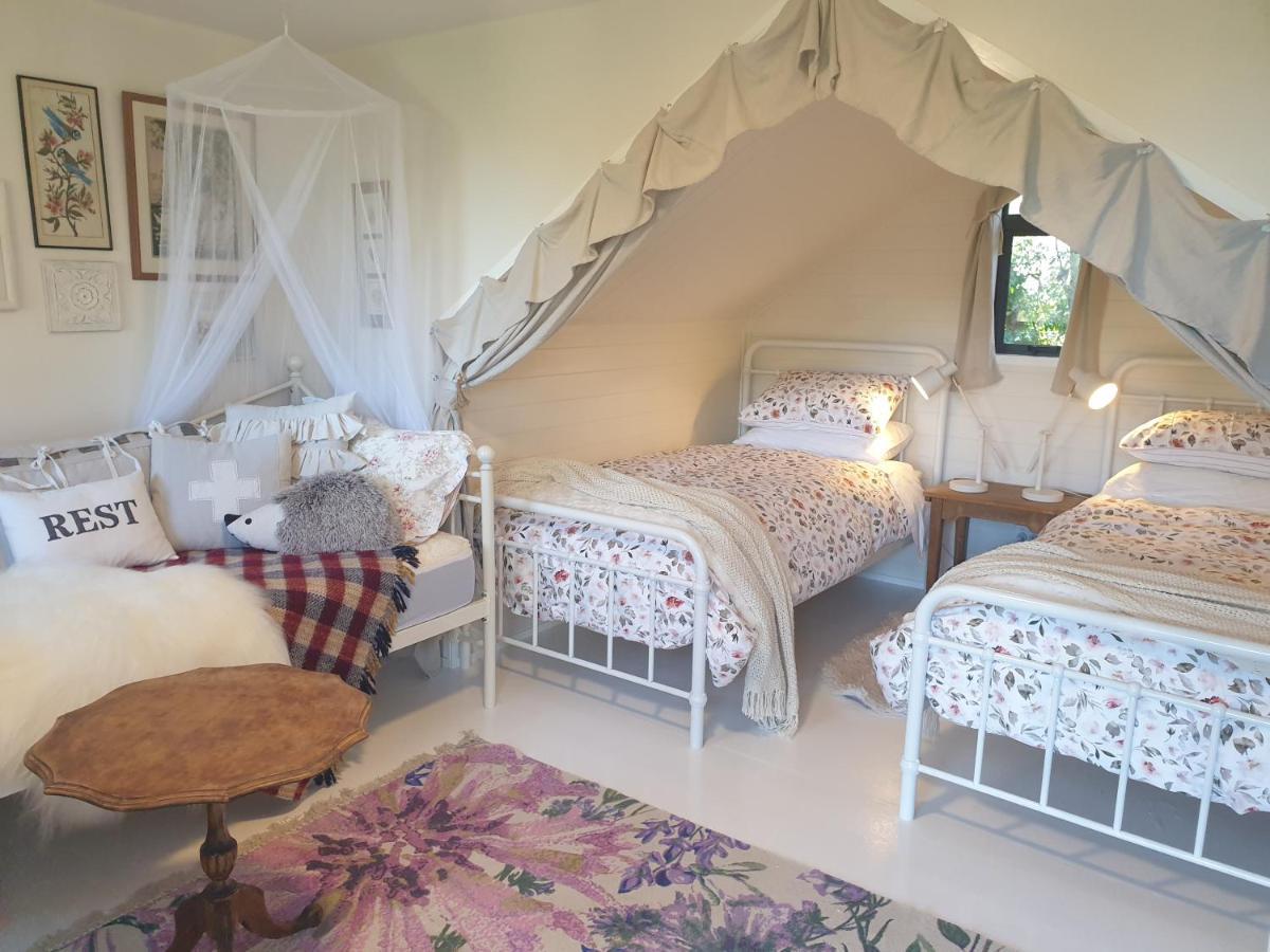 Cabins On Tudor Bed & Breakfast 모투에카 외부 사진