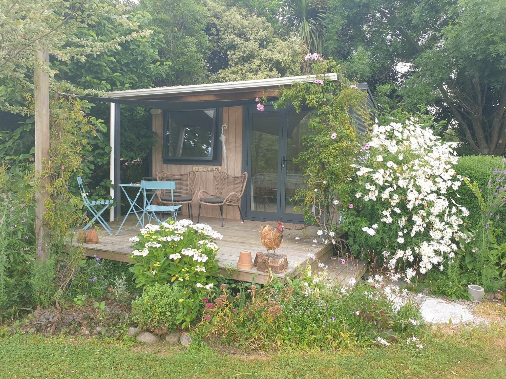 Cabins On Tudor Bed & Breakfast 모투에카 외부 사진