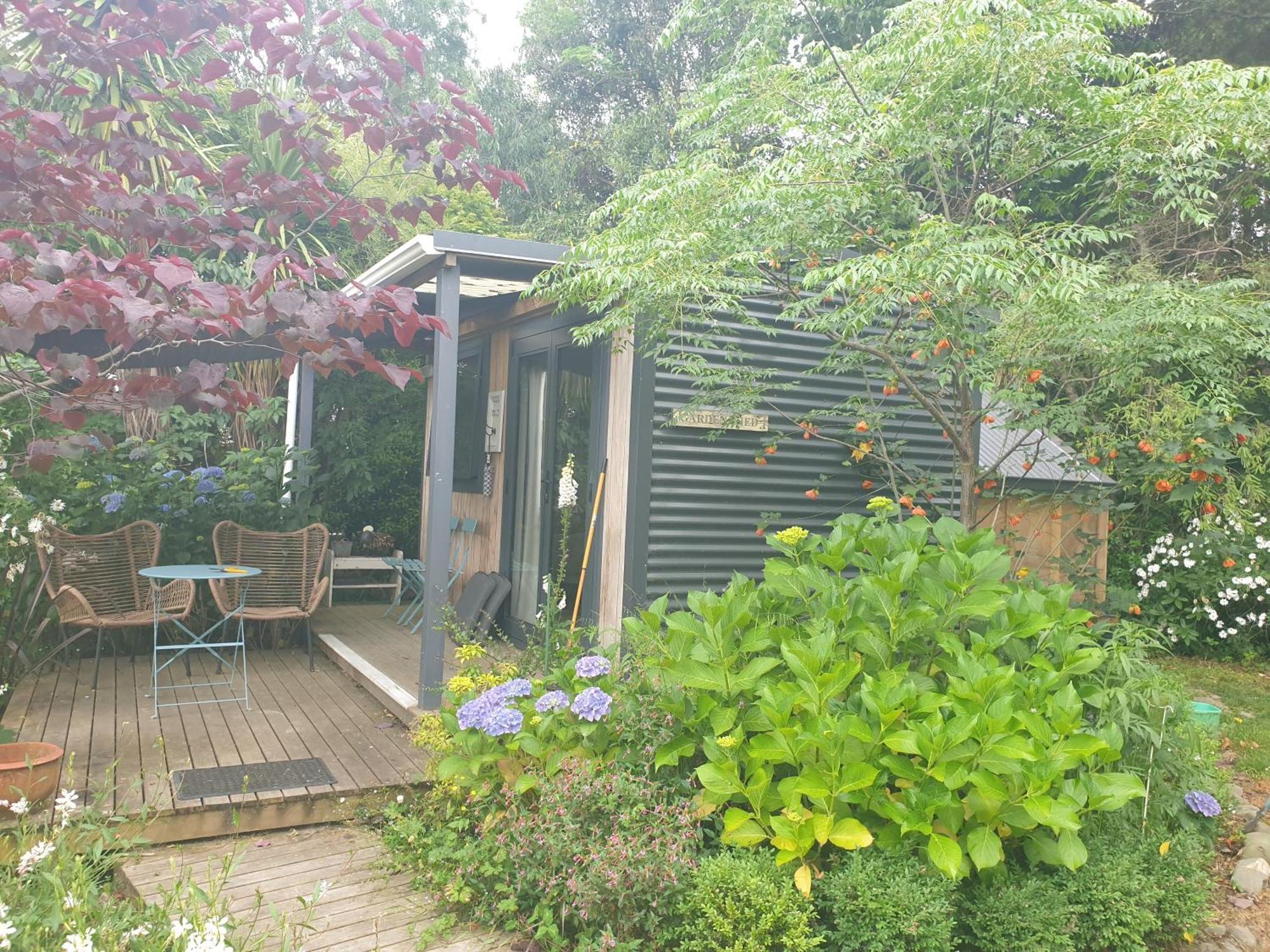 Cabins On Tudor Bed & Breakfast 모투에카 외부 사진