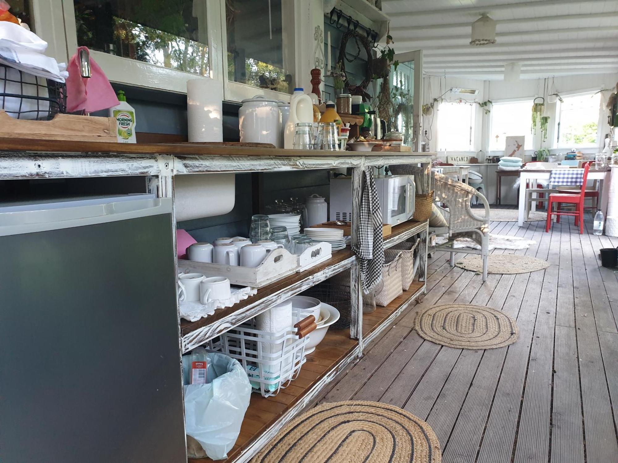 Cabins On Tudor Bed & Breakfast 모투에카 외부 사진
